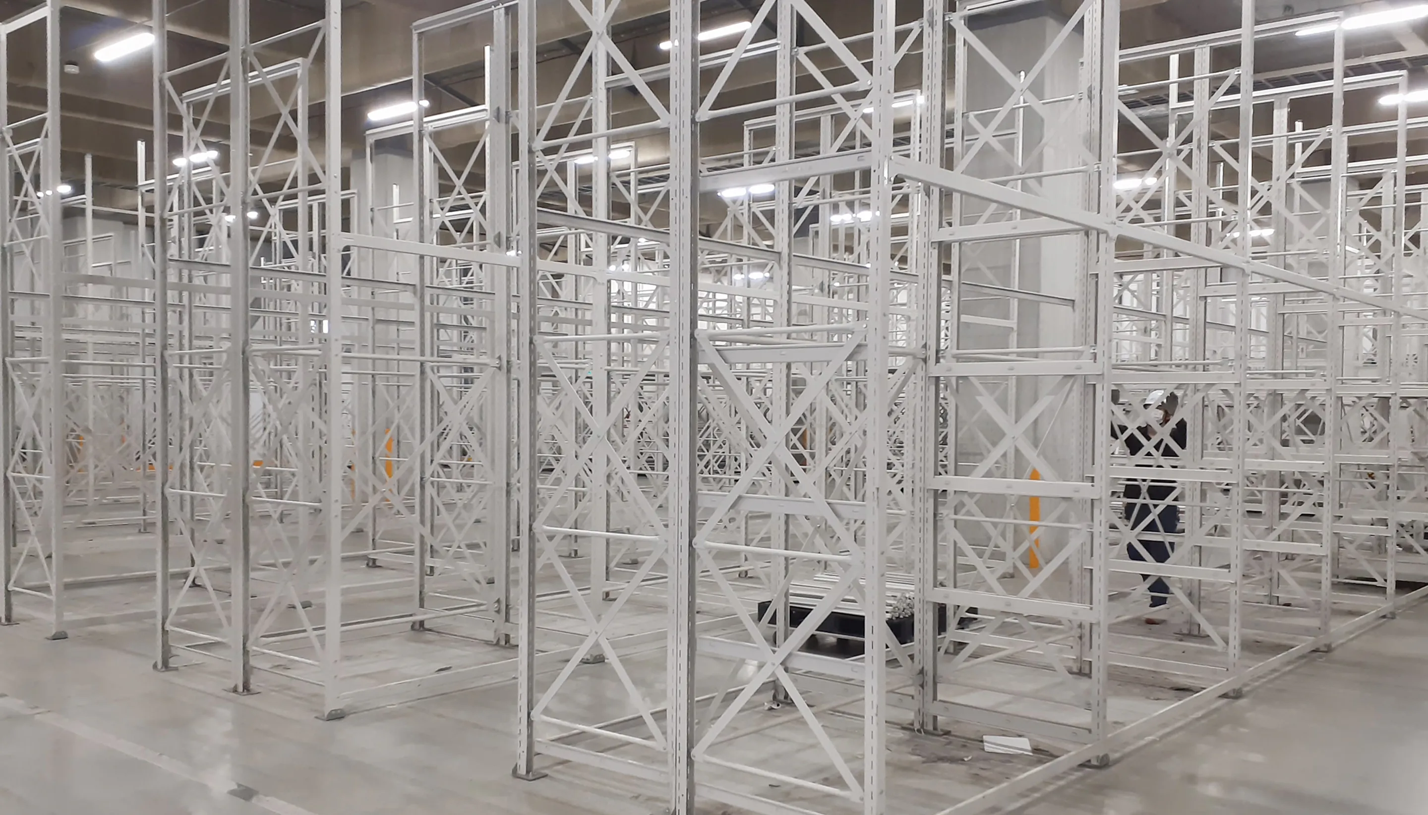 倉庫の重量ラック設置例