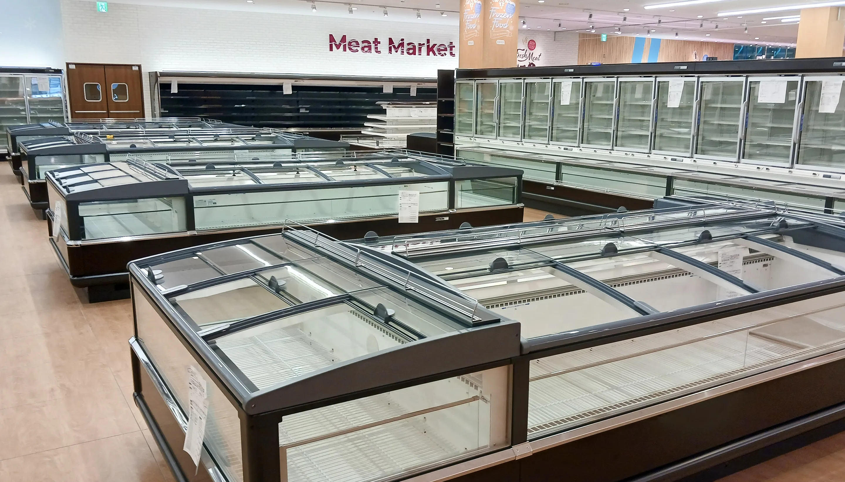 冷蔵ショーケース搬入・据付例